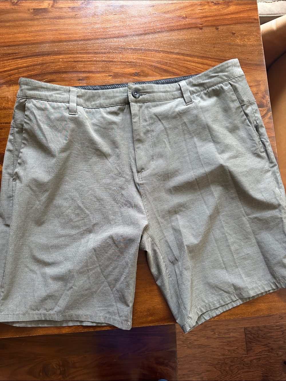Vuori Aim Shorts Men’s in Gray Chino